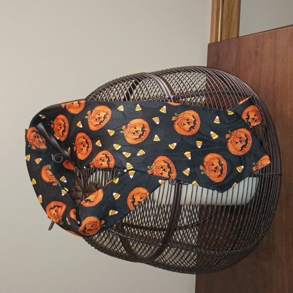 Hallmark NovelTies Halloween Pumpkin Jackolantern Candy Corn Mens Suit Tie